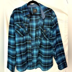 Cozy long sleeve flannel shirt. Lightly used. Great for the fall weather.